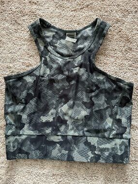 Stronger Women's Grey Camo High-Neck Sports Bra